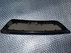 右側ヘッドライト雨による裏面劣化を防ぐためにカバーを作成しました　右ヘッドライト上部のカバー　雨の侵入を防ぐカバー