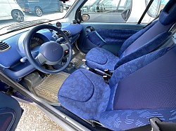 距離の少ない左ハンドル車スマートです　なかなかこの距離はないですよ